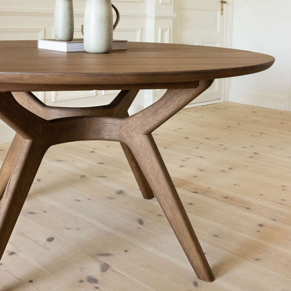 KK/AMELIA_round_dining_table_oak_C20_SAKS_Terra-Lime_004.jpg