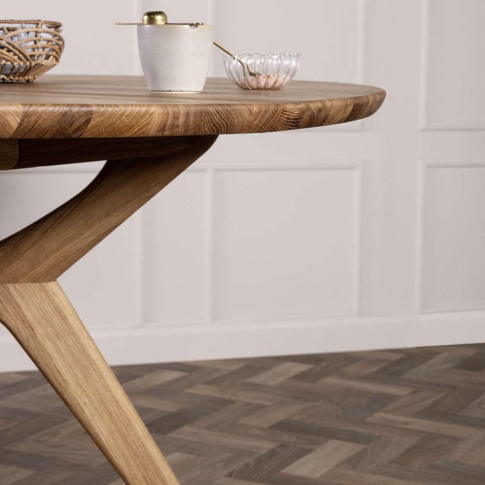 KK/AMELIA_round_dining_table_oak_C4_005.jpg